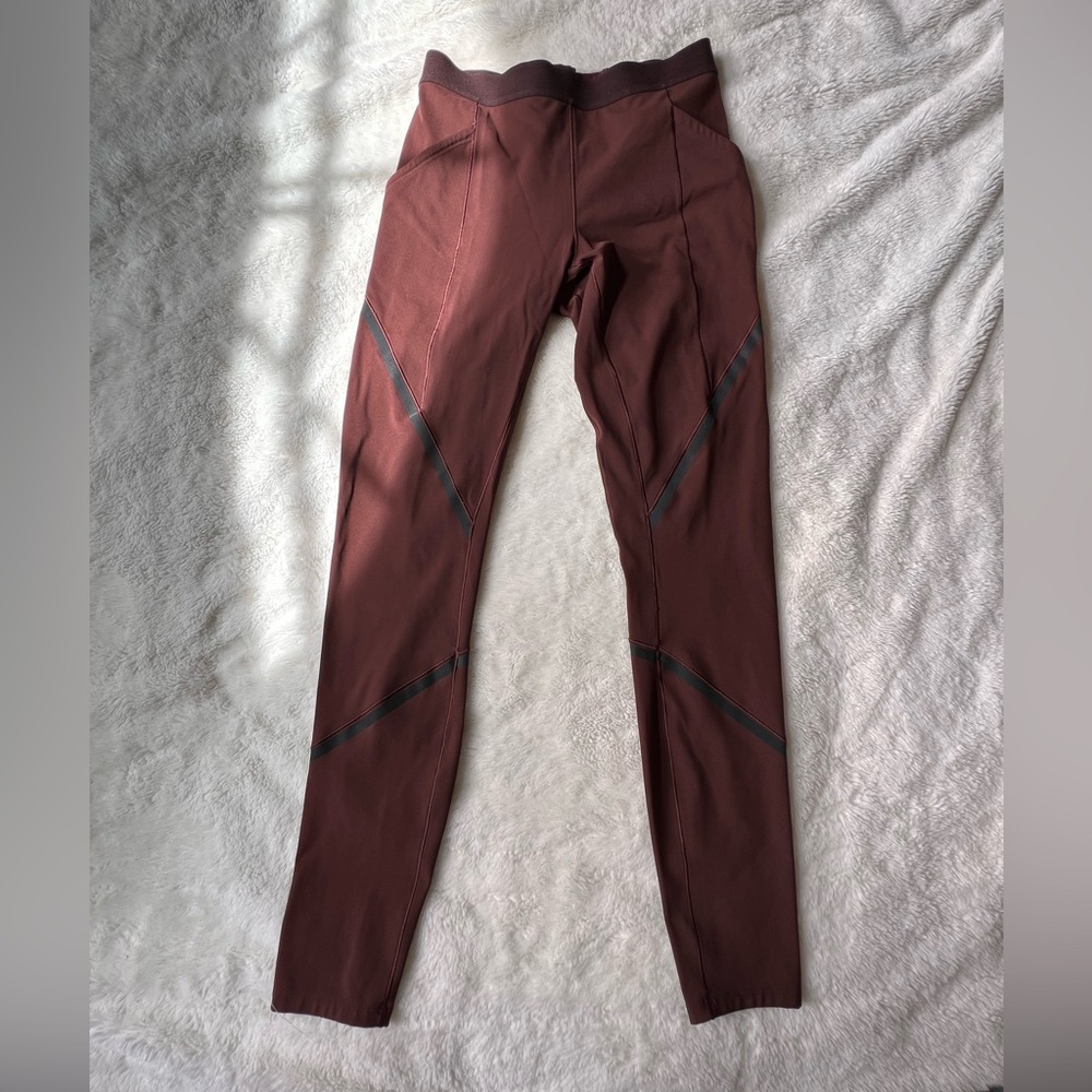 Lululemon Esker Tight Reflective *lululemon lab
Size 6
Dark Cedar
93 - Picture 4 of 6
